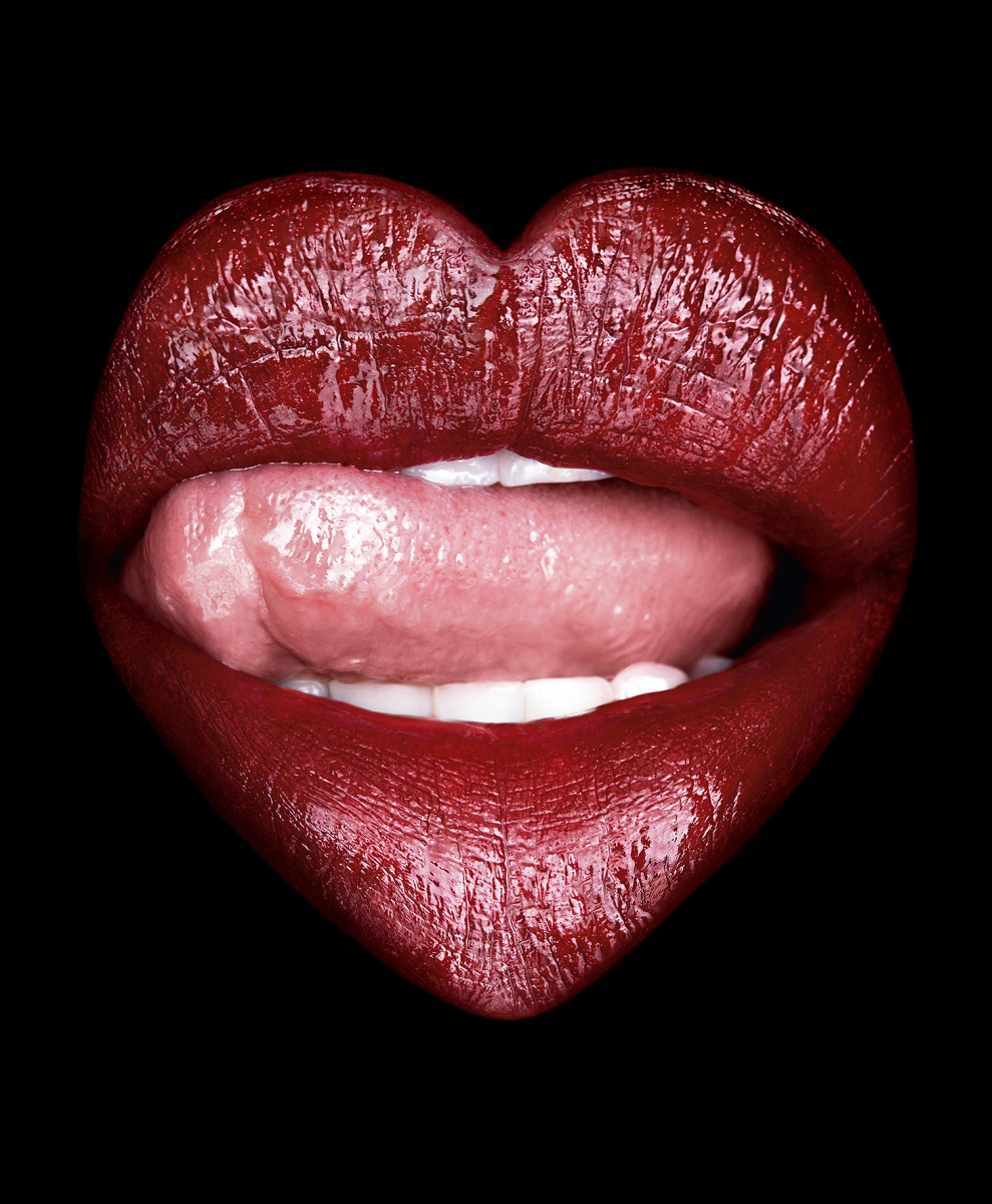 фото целующихся губ с языком