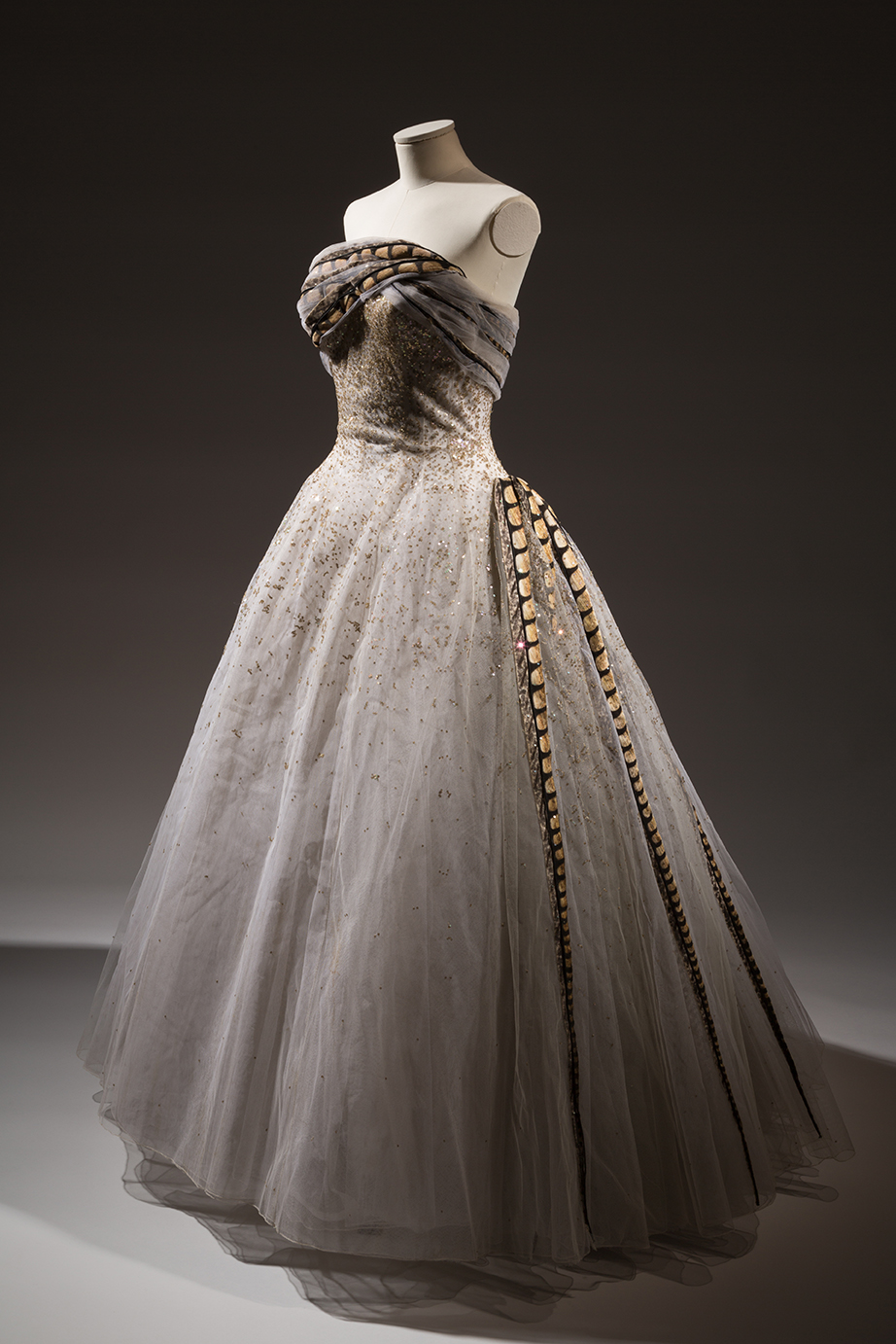 Evening gown, Pierre Balmain | Palais Galliera | Musée de la mode de la  Ville de Paris