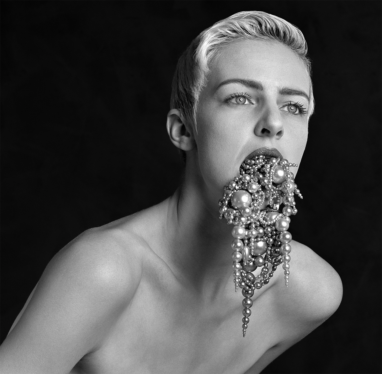 Erwin Olaf Squares, Pearls, 1986 – A Shaded View on Fashion