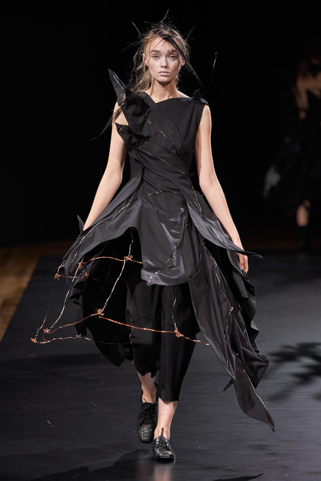 Yohji Yamamoto ss21 – A Shaded View on Fashion