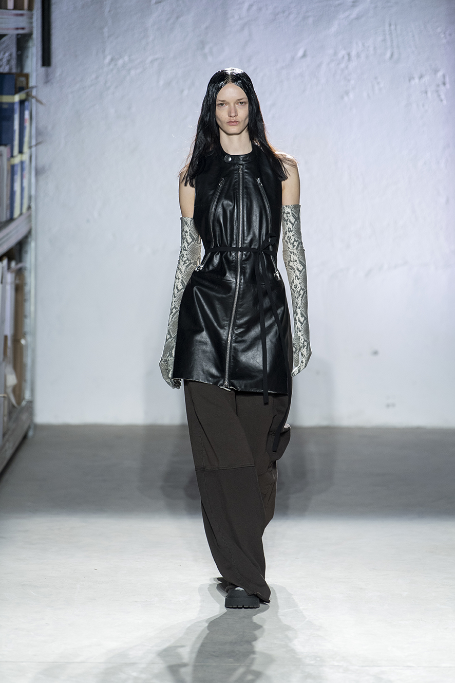 MM6 Maison Margiela AW22 Look 8 – A Shaded View on Fashion