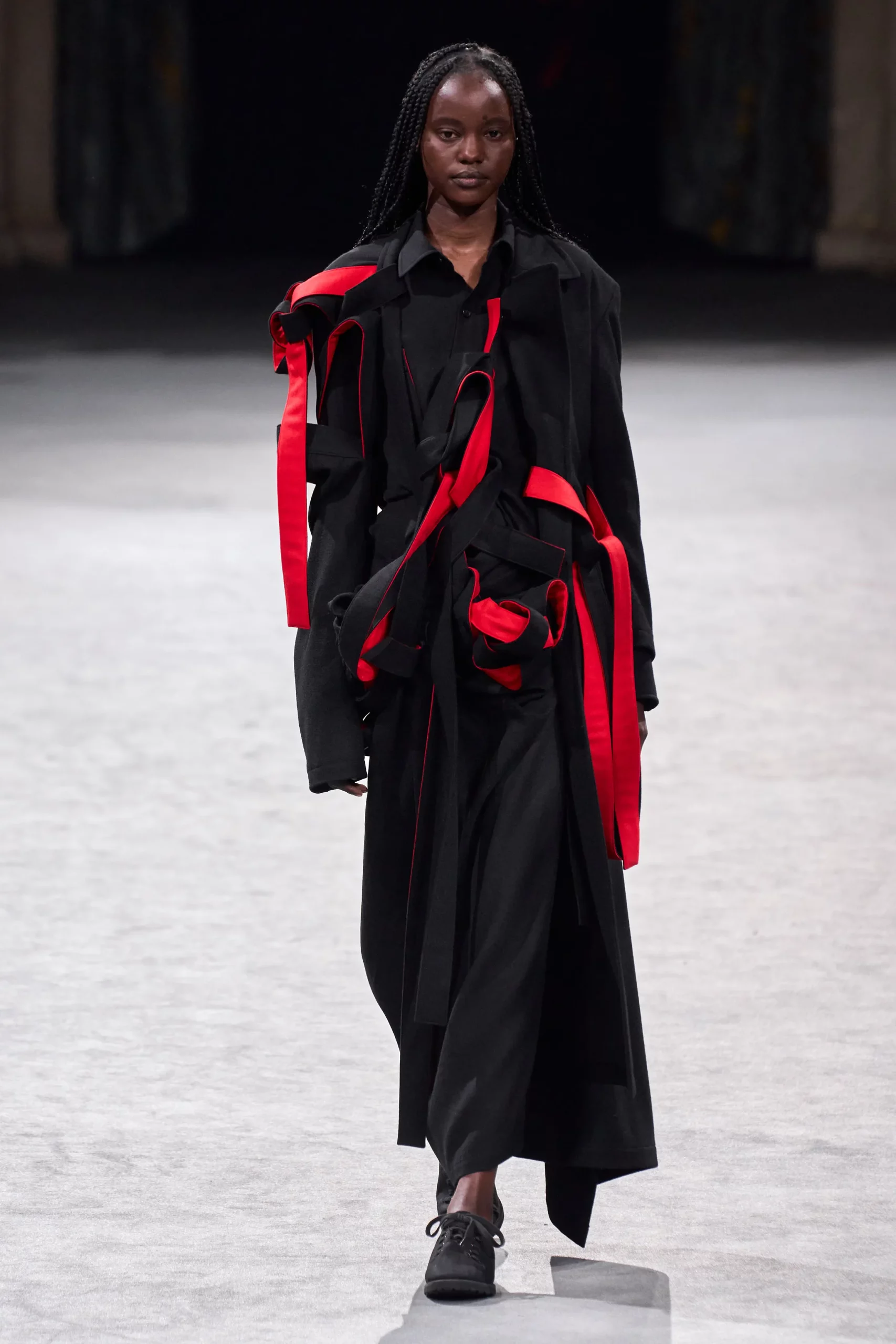 The power of black at Yohji Yamamoto PFW A/W 23 by Leticia Dare – A ...