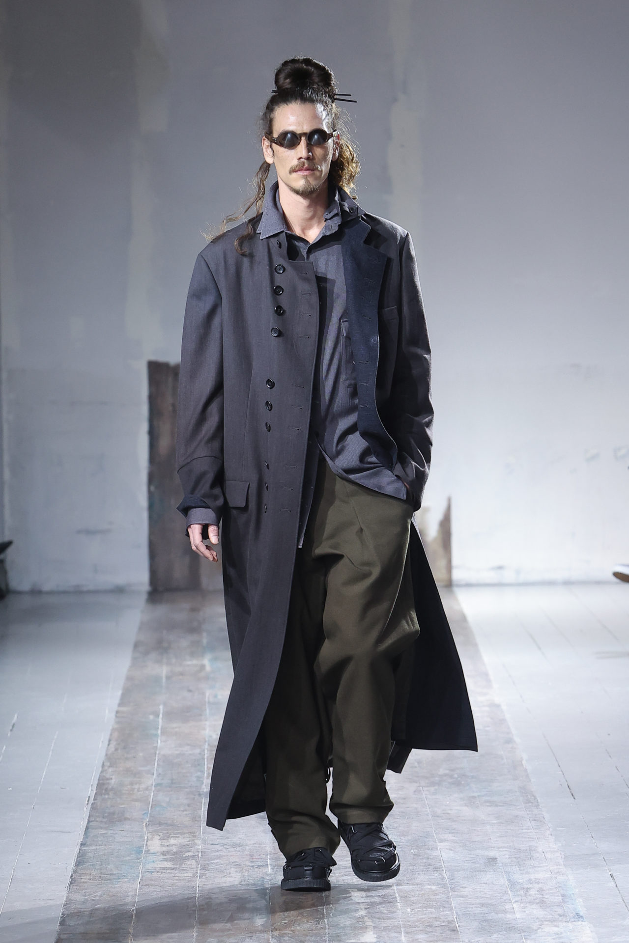 Yohji Yamamoto POUR HOMME AW24-25 Look6 – A Shaded View on Fashion