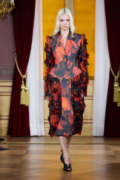LOOK15_23_0745