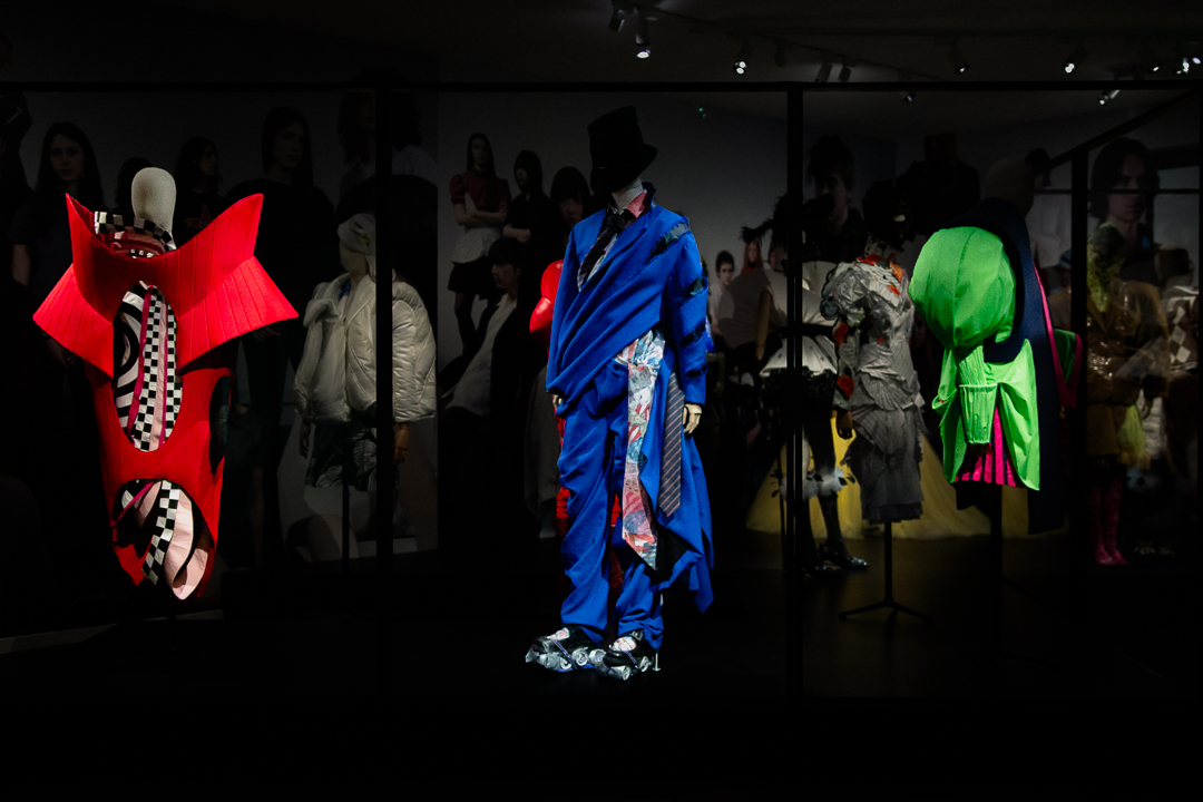 Hedi Slimane Stage Invaision – Thank you for the Music – A Shaded