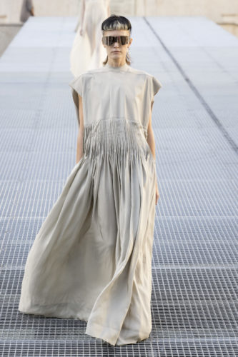 Model on the runway at the Rick Owens fashion show in Paris, Spring Summer 2027 Ready To Wear Fashion Week, Runway Look #007
