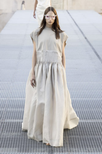 Model on the runway at the Rick Owens fashion show in Paris, Spring Summer 2027 Ready To Wear Fashion Week, Runway Look #009