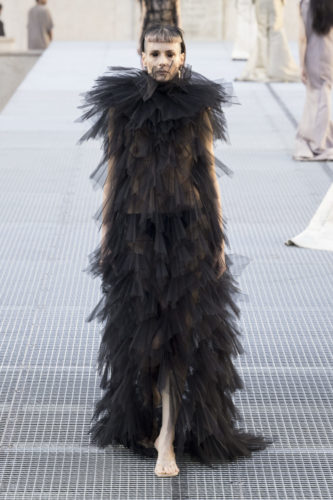 Model on the runway at the Rick Owens fashion show in Paris, Spring Summer 2027 Ready To Wear Fashion Week, Runway Look #019