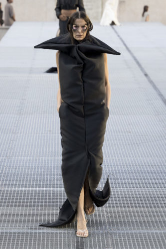 Model on the runway at the Rick Owens fashion show in Paris, Spring Summer 2027 Ready To Wear Fashion Week, Runway Look #023