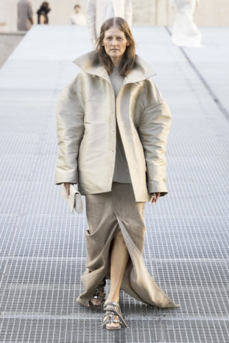 Model on the runway at the Rick Owens fashion show in Paris, Spring Summer 2027 Ready To Wear Fashion Week, Runway Look #025