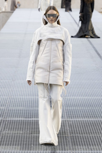 Model on the runway at the Rick Owens fashion show in Paris, Spring Summer 2027 Ready To Wear Fashion Week, Runway Look #032
