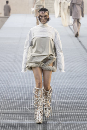 Model on the runway at the Rick Owens fashion show in Paris, Spring Summer 2027 Ready To Wear Fashion Week, Runway Look #040