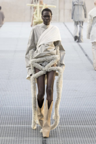 Model on the runway at the Rick Owens fashion show in Paris, Spring Summer 2027 Ready To Wear Fashion Week, Runway Look #042