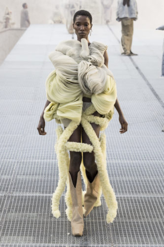 Model on the runway at the Rick Owens fashion show in Paris, Spring Summer 2027 Ready To Wear Fashion Week, Runway Look #048