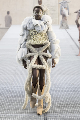 Model on the runway at the Rick Owens fashion show in Paris, Spring Summer 2027 Ready To Wear Fashion Week, Runway Look #049