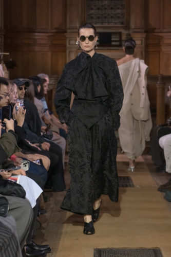 Model on the runway at the Uma Wang fashion show in Paris, Spring Summer 2027 Ready To Wear Fashion Week, Runway Look #015