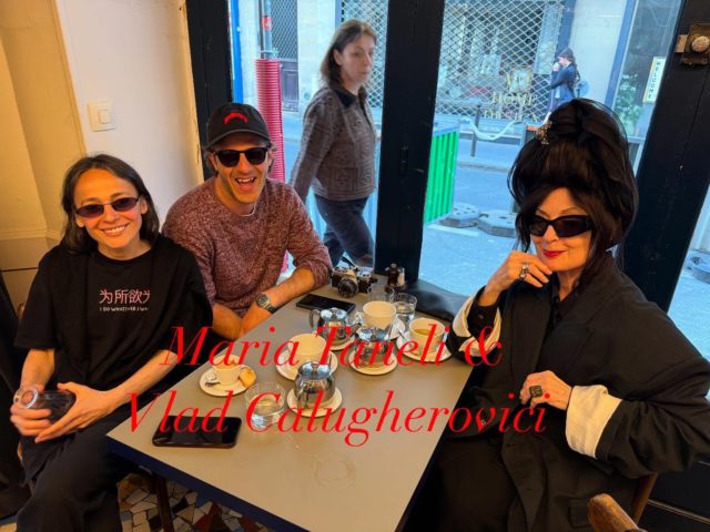 @mariataneli @vlad.c_barasu @calugherovici @cafe_de_mars Sunday tea time #photography #friends #tiblisi meets #translvania in #paris @asvoff_official @asvoffshop the #cap happily wearing my @willychavarrianewyork box jacketit was big success at our tea time