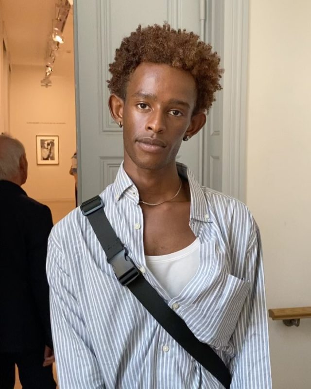 @brahimssan We ran into Brahim Hassan at the opening for Marie-Laure De Decker at @mep.paris @brahimssan is a 21 year old model/filmmaker frm #chad @metropolitanmodels @mmanagementmodels He was very moved by Marie-Laure De Decker's photos of Chad where he grew up a member of @bof 500.