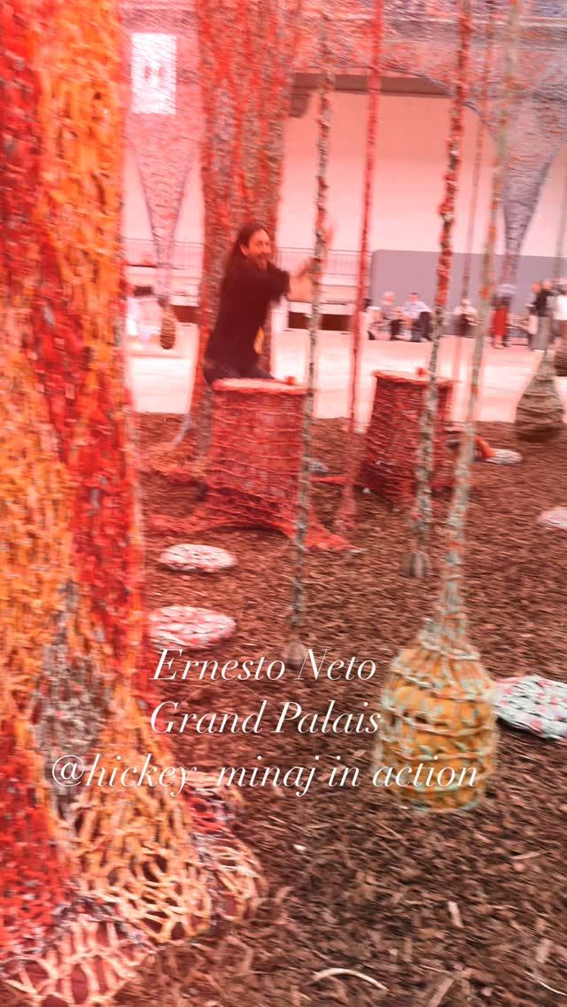 @hickey___minaj in action @le_grand_palais @ernestonetoarte Nossi Barco Tambor Terra till July 25 @asvoff_official @asvoffshop #limitedition t-shirts