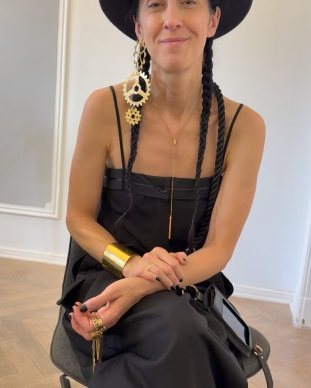 @estherperbandt total commitment to the color black @berlinfashionweek @chez.amelie