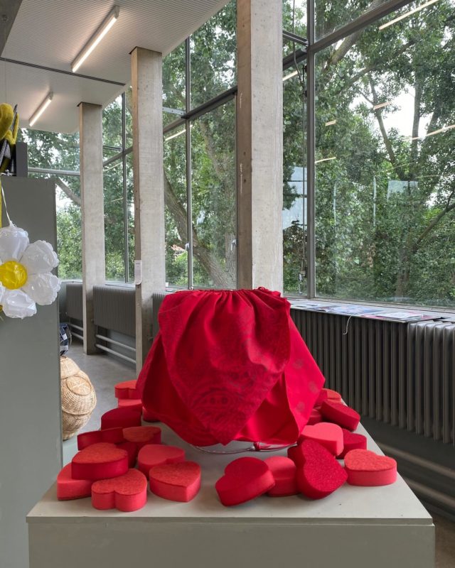👀💞 Class of 2025 – EXPO by FASHION DEPARTMENT RIETVELD ACADEMIE BA 💘👀
@rietveld.fashion
@rietveldacademie

🕶️1&2: Claudia Sánchez Bermúdez - @edrujula
🕶️3&4: Dante Tieleman - @dante_romee_
🕶️5&6: Elle Rusu - @atavistes
🕶️7&8: Gijs van Herwaarden - @gijs_van_herwaarden
🕶️9&10: Iain de Ruijjter - @iaiaiaiaiaiain
🕶️11&12: Inês Quinzereis - @quinzereis

📷/🎥: Expo photos/videos by Marcelo Horacio Maquieira Piriz
📷: Lookbook photos by Nikola Lamburov - @nikolalamburov
Selected looks by @oficina.gabardine X @asvof ✨

#RietveldFashion
#GerritRietveldAcademie2025
#graduation2025

Exhibition: graduated students guided by
Angeliki Tzortzakaki @paradise_host & Tenant of Culture @tenantofculture
Special thanks to @martijndenboer & @jan_schoon❣️