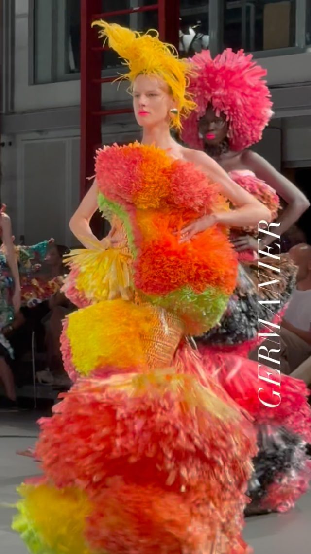 @kevingermanier made a joyful ending to #hautecoutureweek #paris it made me think of the great #artisintheair #euphoria #exhibition at the @grand_palais till September 7 th it features monumental inflatable art works which works on a similar theme of joy