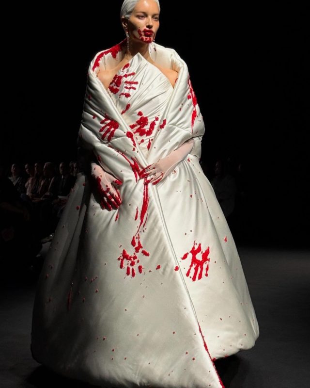 @robertwun #hautecoutureweek #paris #drama a la Mugler when it was Thierry