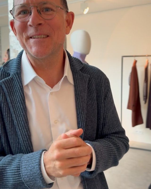#chapter2 @retori_official @referencestudios beautiful textiles designed and crafted in Italy. Wish you could feel the textiles through my phone the linen feels like skin not sure how they accomplish that but it feels heavenly.A celebration of identity in flux, an invitation to embrace wholeness within transformation.