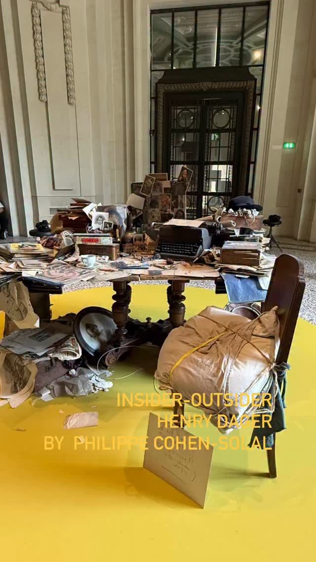 I finally made it to #artbrute @le_grand_palais #insideroutsider directed by @philippecohensolal english voice over @geoffreycarey55 Wonderful VR experience but no easy feat getting the headset over my hair but managed by releasing the strap on the top of your head. It is 10 wonderfully immersive minutes. Even without my glasses, which definitely did not fit under the headset I could enjoy the music, the visuals a d my friend @geoffreycarey55 voice. Do go #expoartbrut on until #september 21 Bravo @philippecohensolal I followed this story via your album and a performance by @denislavant and this was intoxicating.  @marcoderivera