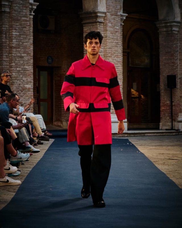👀💞 Fashion at Iuav 2025 – GRADUATION SHOW by UNIVERSITY OF VENICE MA 💘👀
#MAfashion
@iuav_fashion

🕶️1&2: Matilde Stangherlin - @matillitilda
🕶️3&4: Isabella Florian - @iisabella.flor
🕶️5&6: Christian Garau - @chgarau
🕶️7&8: Vanessa Feroldi -  @_vaneeei
🕶️9&10: Gaia Davini - @divina_davini
🕶️11&12: Milena Brea - @milenabrea
🕶️13&14: Francesca Lorenzo - @francesca.lorenzo
– congratulations to all new fashion professionals!

📷: Show photos by Francesco Finotto - @frafranfrancesco
📷: Backstage photos by Silvia Guadagnin - @gdgslv
Selected looks by @oficina.gabardine X @asvof ✨

#MAFashionDesign
#FashionEcologies
#IuavMAFashion
#graduation2025
Special thanks to Alessandra Vaccari & Marco Marino❣️