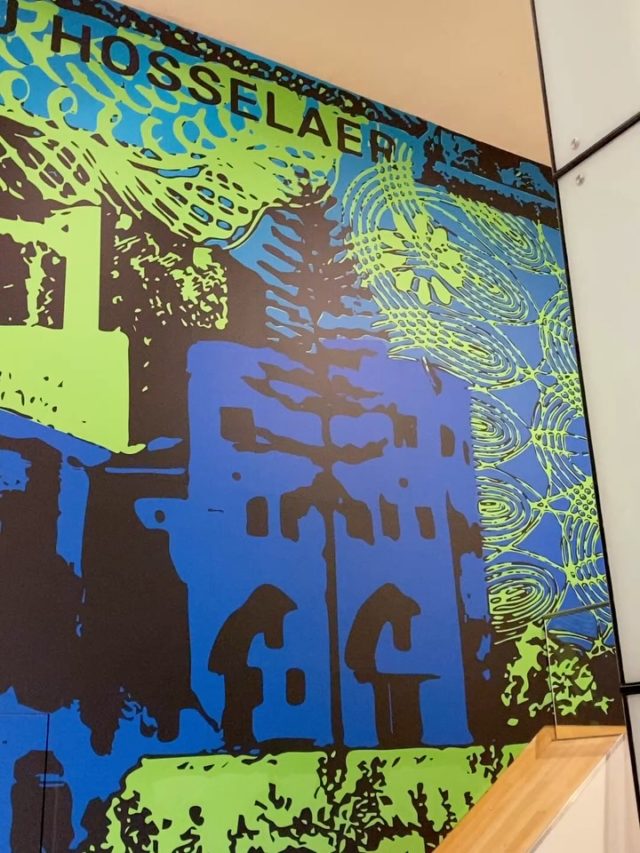 IN SITU #2 FARIDA SEDOC – SOCIAL CAPITAL 🌍🏛️

“IN SITU is an exhibition series in which the Stedelijk invites one artist a year to experiment in the mezzanine of the new building. Social Capital is Farida Sedoc’s response to this invitation. The work is a multimedia triptych that combines photography, screen printing, textiles, and graphic design. In it, Sedoc reflects on several things, including the dynamics of communities in a metropolitan context, and refers to the sense of connection, social support, and collective action that diverse communities foster. Social Capital thus questions the notion of defining capital solely in monetary terms.”
– @stedelijkmuseum

On view until 01.07.2026
Daily 10am – 6pm

Stedelijk Museum
Museumplein 10
1071 DJ Amsterdam (NL)

#faridasedoc
@hosselaer020
@mirelva
@stedelijkmuseum

Don’t miss the ARTIST TALK on February 1st, Farida Sedoc and curator Mirelva Berghout will engage in conversation
Show selected by @oficina.gabardine X @asvof ✨
🎥/📷: © Marcelo Horacio Maquieira Piriz