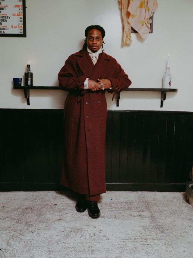 CAOIMHE DOWLING FW26 is on route to Paris, meet her at POET SHOWROOM
@caoimhedowlingstudio
@poet_concept
🪢

‘Bedlam’ is, in many ways, a manifesto for what the brand seeks to stand for going forward. The collection was developed beginning last November as a cathartic response to a world that often feels unsettled, with the aim of creating clothing in which care, craft, and the hand of the maker are felt in every detail. Its development became a journey through Ireland, Scotland, and the Faroe Islands, working closely with local makers to produce woven cloth, knitwear, and naturally dyed fabrics. These traditional techniques are brought together into a considered and cohesive body of work. There is something quietly meditative in the rhythm of weaving, knitting, and natural dyeing; a means of finding calm within the bedlam that surrounds us. Above all, the collection stands as an ode to craft and the life it brings to each garment.
– @cphfw

Dates: 20/01 - 25/01
Adress: 14 rue de Thorigny, 75003 - Paris
By appointment only: sales@caoimhedowling.com

Selected brand by @oficina.gabardine X @asvof 💥
📷: © Faolán Carey @faolancares - Courtesy of Studio Caoimhe Dowling

Filmmaker: Lily Ainsworth @lily.filming
Art Direction: Dee Morgan-Smyth @deemorgan_
Stylist: Caroline Ryan @carolinesryan
Models: John Foley @johnfoleyperfumes, Noah Kawekwune @saintrosiel, Leo J. Davis
Jewellery: Gustav Winchmann @gustavwichmann