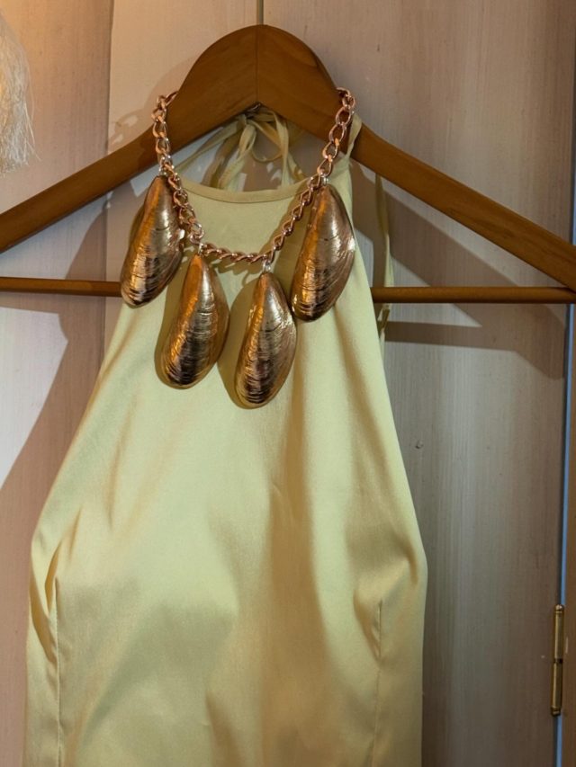 Because I liked it so much....afrw more future heirlooms @woutershendrix @rom._.roz #parishautecouture #accrssories