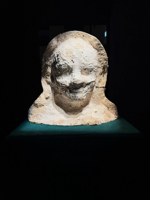 @die.marcon #prom  4 films #theparentsroom very creepy but I loved it and only have the window to show you a father that kills his family and then himself and Dolle perfect film to follow the creepy The Parents room then another death film La Gola intense mix of death and food recipes Mother is dying, daughter is by her side relaying movements in great detail, very body functions, father in country side giving recipes combination: food and death @lafayetteanticipations films are a combination of animation techniques, props, and animated figurines exhibition till July 19 th