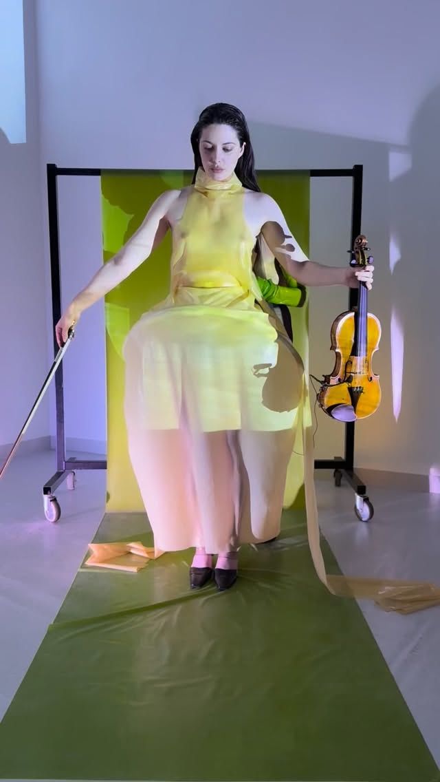 @agf_hydra last night in Paris @agf_hydra  unfolded like a living, breathing interface with performer asia_violin projection and an audience that slipped between roles creating an electric, intimate field where every gesture felt both hyper-digital and intensely human.Hydrasite film in collaboration with @__lucelee live solo violin by @asia.violin vinyl set Sou Varine @discogs_diaries