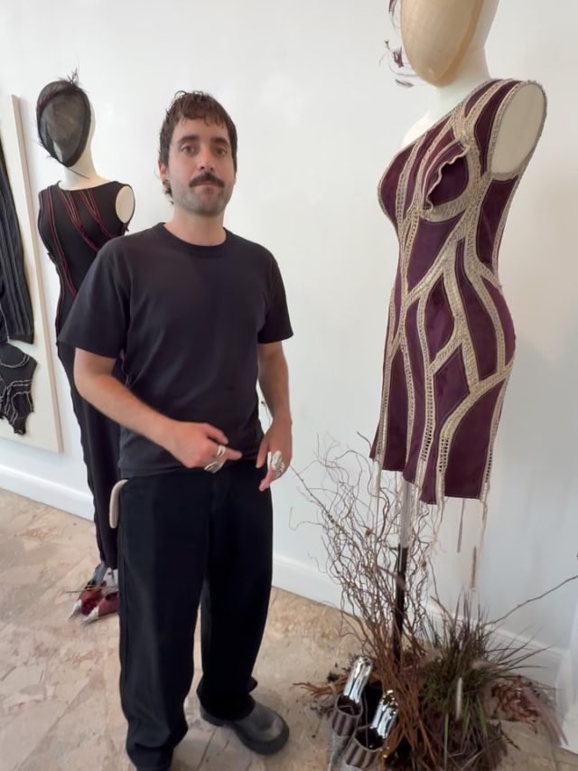 #parisfashionweek @raphaeltraband raphaeltraband today only till 22 h 48 rue Turenne www.raphaeltraband.com from #marseille #paris based Trained in belgium worked for fred sathel, jean paul knott, sonia rykiel before launching his own brand 5 years ago. @raphaeltraband is independent, poetic and passionate if you are in #paris today ...pass by