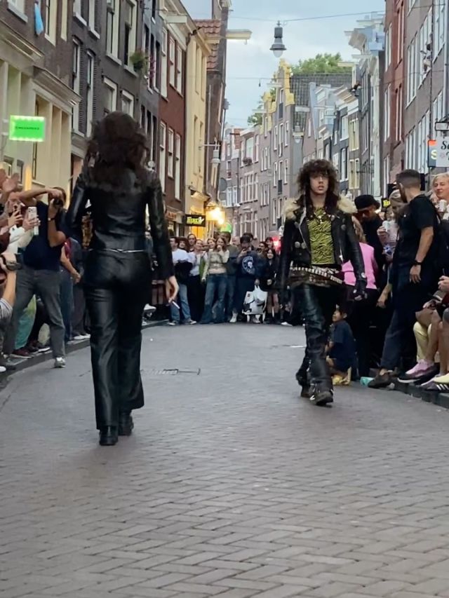 Born out of clay paving bricks, ONE WAY! OR ANOTHER! is RAMBLER STUDIOS’s love to Amsterdammers!
@ramblerstudios
ִֶָ. ..𓂃 ִֶָ❣️🤞🏾་༘࿐

“Rambler Studios empowers young people in Amsterdam, Berlin and New York to find their own path through street fashion, creative expression and personal exploration. By taking over Amsterdam’s iconic Zeedijk, One Way! Or Another! celebrates the many expressions of punk that Ramblers have brought to the streets throughout the years. More than an aesthetic, punk lives in their attitude, designs and unconventional paths they follow. One way or another… it is the Rambler way of life.”
— @ramblerstudios

Event selected by @oficina.gabardine X @asvof ✨
Powered by @stimuleringsfonds
Supported by @nvzeedijk @santaniorganics
Creative Direction by @lotttedejager
🎥: @dariabirang  
📷: @amsterdam_rom

Participaties designers:
Ana 
Leila @triestpresoon
Blythe @blythe.rg
Bibi @bibi.bolt 
Melanie @m.m_96_
Jada @honeyjaex
Julia drangulijajulija
Albertino @west.sidedough
Bebo @bebotbidy
Errol @junnysos._
Maxime @maximexmx
Shiva @wanonworld 
Geraldine
Celeste @cxbxg
Quincy @quiinnjoy 

#ramblerstudio #ramblers #fashionshow #streetwear #streetfashion